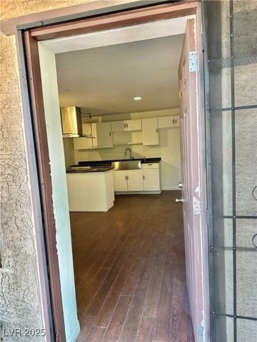 3712 Royal Crest Street 14, Las Vegas, NV 89119