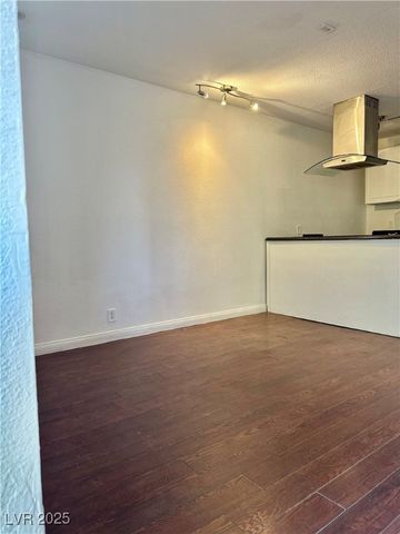 3712 Royal Crest Street 14, Las Vegas, NV 89119