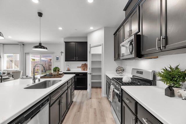 292 Postma St, Manteca, CA 95337