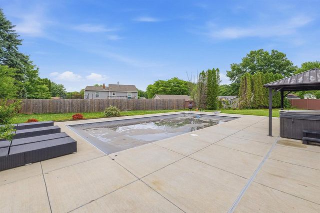 995 BIRCH TREE LANE, Fond Du Lac, WI 54935