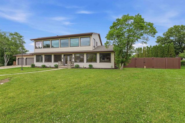 995 BIRCH TREE LANE, Fond Du Lac, WI 54935