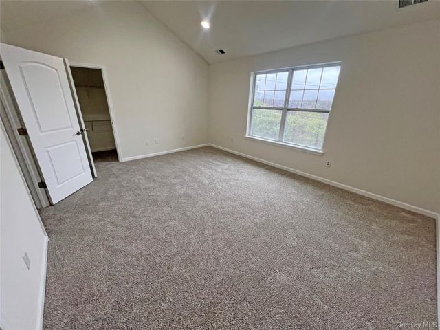 804 Hawthorn Way, New Windsor, NY 12553