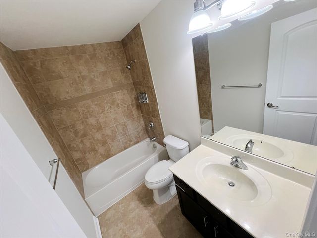 804 Hawthorn Way, New Windsor, NY 12553