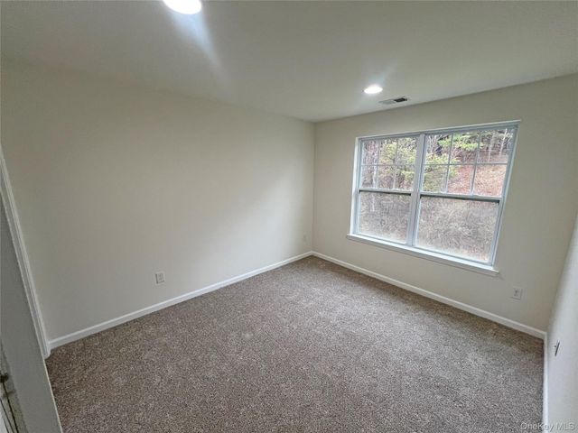 804 Hawthorn Way, New Windsor, NY 12553