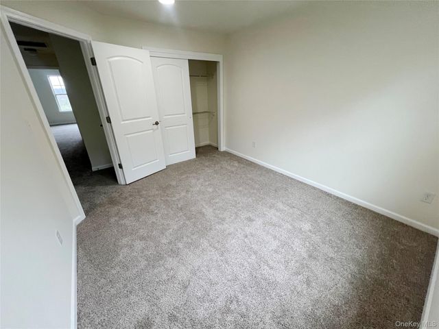 804 Hawthorn Way, New Windsor, NY 12553