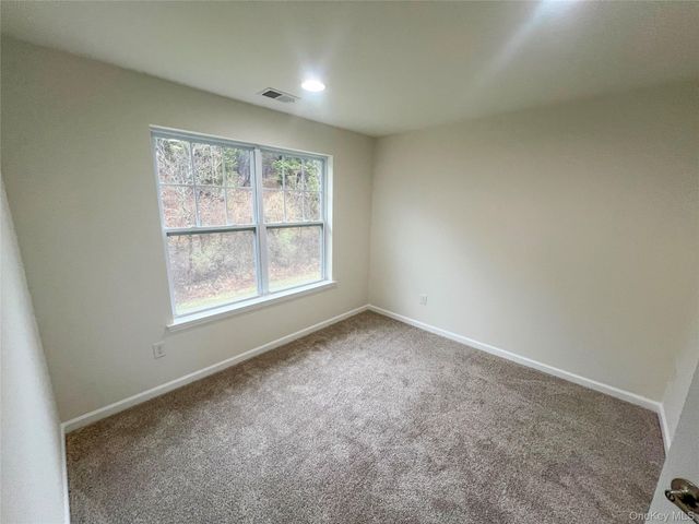 804 Hawthorn Way, New Windsor, NY 12553