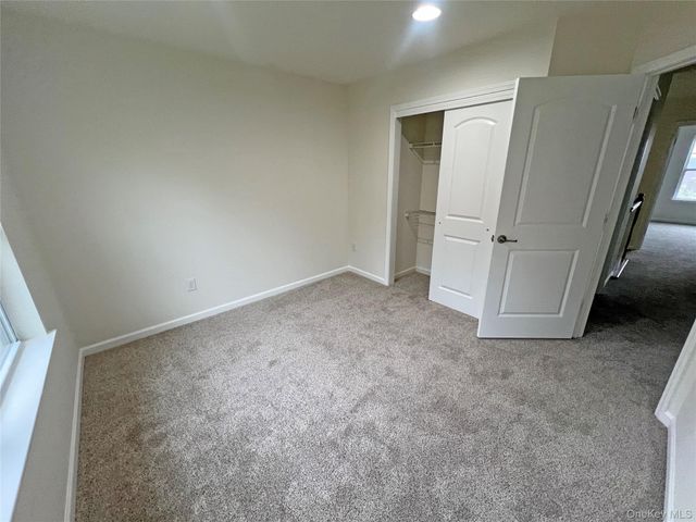 804 Hawthorn Way, New Windsor, NY 12553
