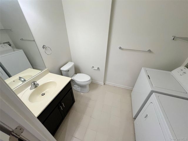 804 Hawthorn Way, New Windsor, NY 12553