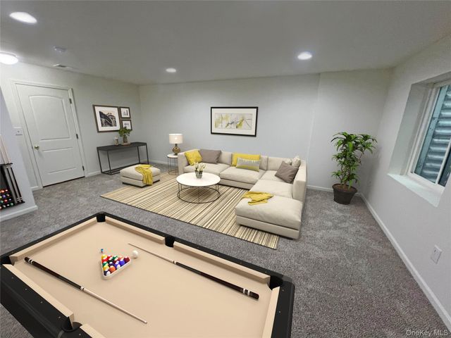 804 Hawthorn Way, New Windsor, NY 12553
