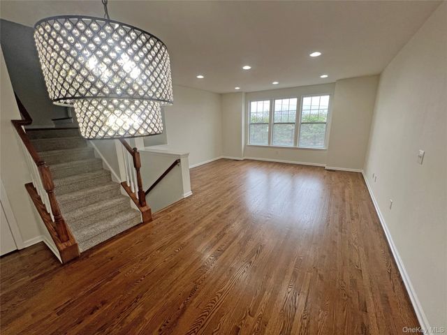 804 Hawthorn Way, New Windsor, NY 12553