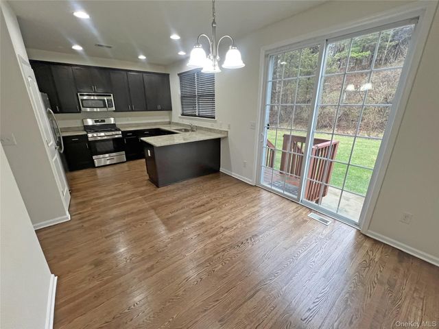 804 Hawthorn Way, New Windsor, NY 12553