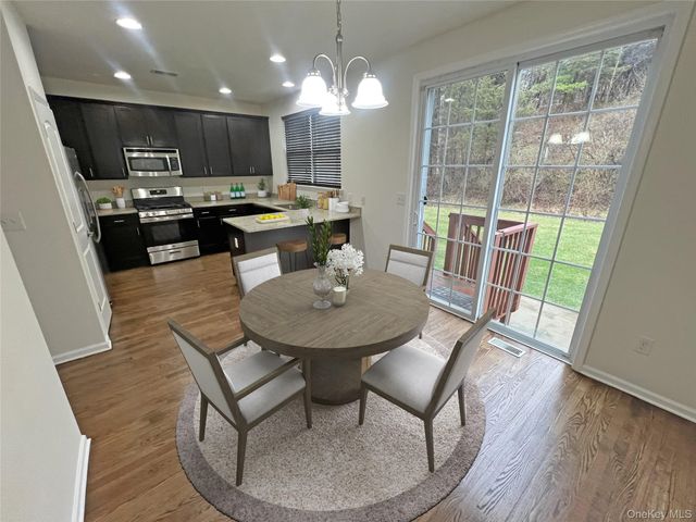804 Hawthorn Way, New Windsor, NY 12553