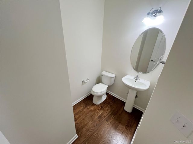 804 Hawthorn Way, New Windsor, NY 12553