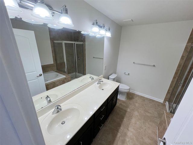 804 Hawthorn Way, New Windsor, NY 12553