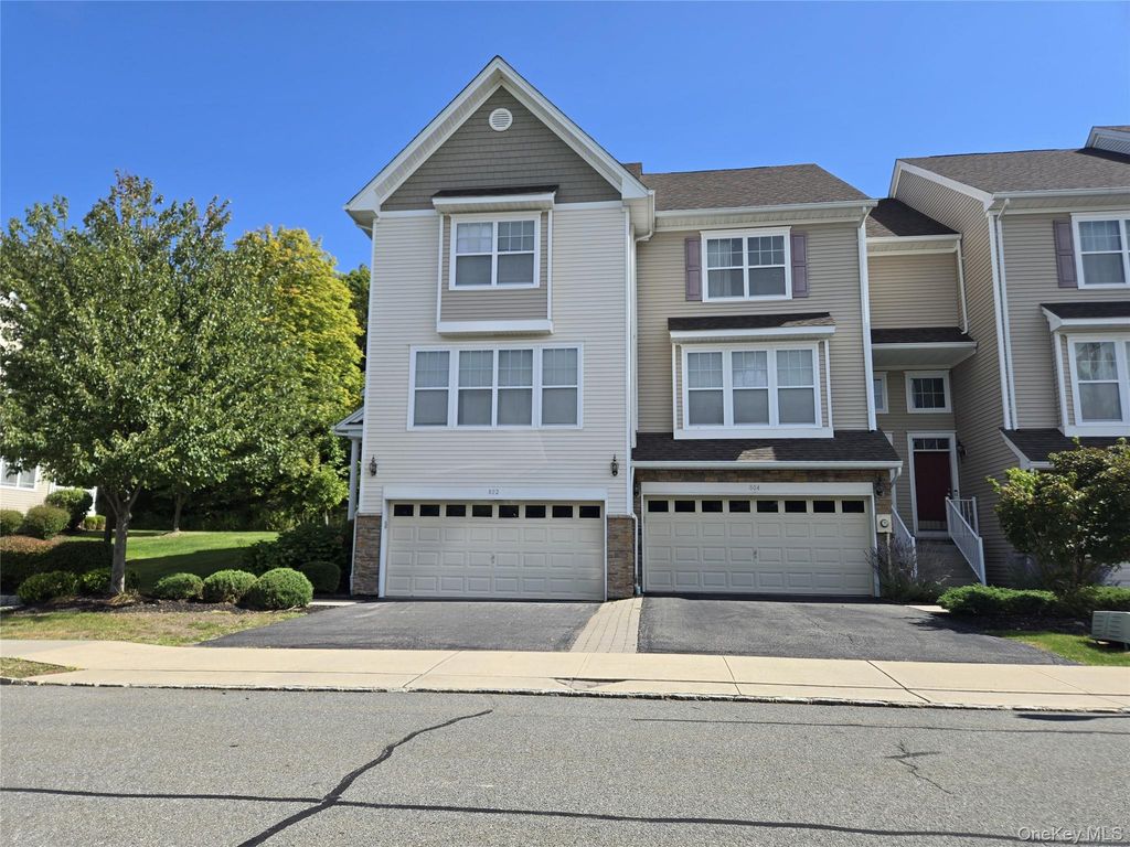 804 Hawthorn Way, New Windsor, NY 12553