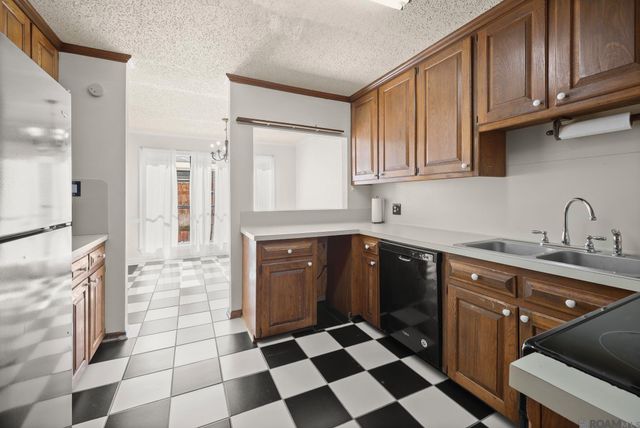 2261 Stonehenge Ave, Baton Rouge, LA 70820