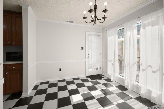 2261 Stonehenge Ave, Baton Rouge, LA 70820