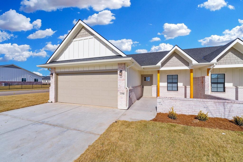 2156 E Elk Ridge Ave, Goddard, KS 67052