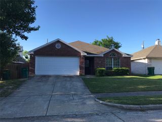 921 Simon Drive, Cedar Hill, TX 75104