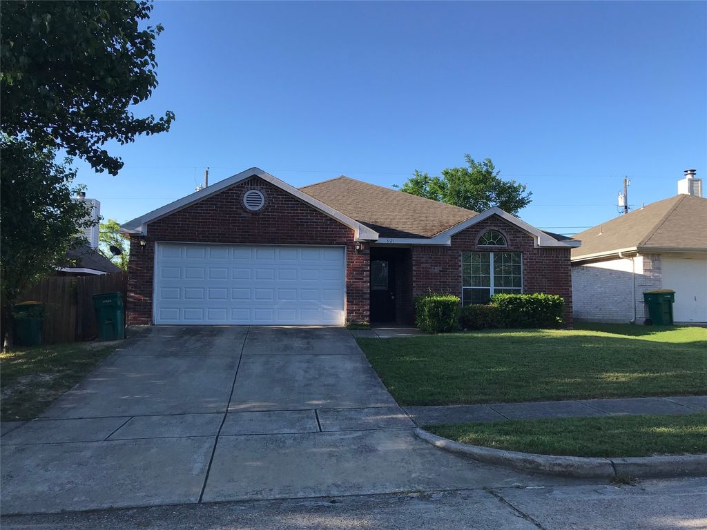 921 Simon Drive, Cedar Hill, TX 75104