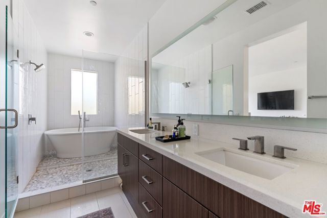 1902 W Liberty Court, Los Angeles, CA 90026