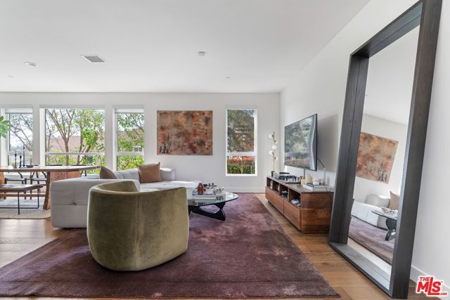 1902 W Liberty Court, Los Angeles, CA 90026