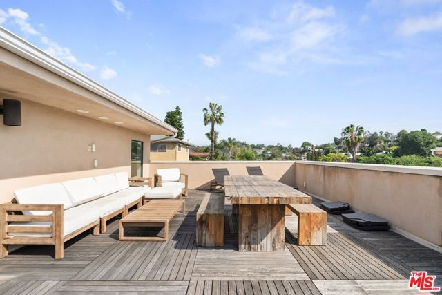 1902 W Liberty Court, Los Angeles, CA 90026