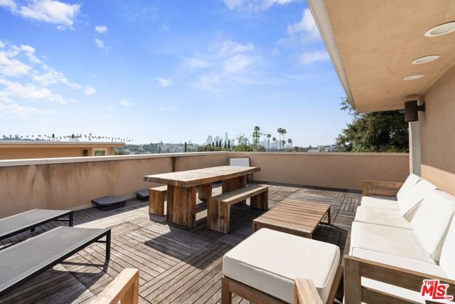 1902 W Liberty Court, Los Angeles, CA 90026