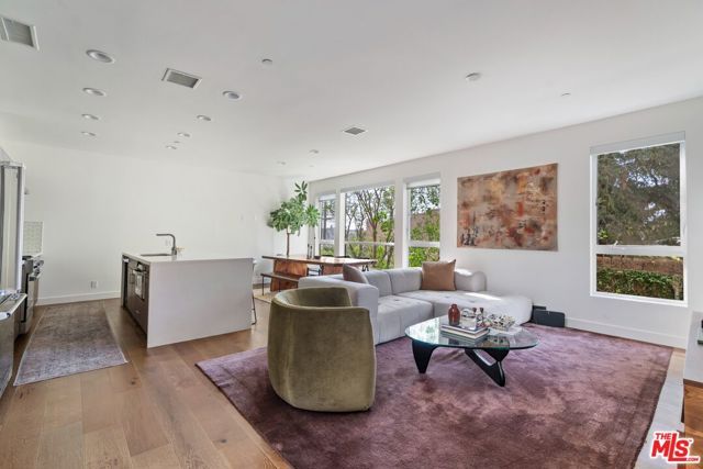 1902 W Liberty Court, Los Angeles, CA 90026