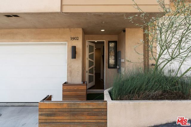 1902 W Liberty Court, Los Angeles, CA 90026