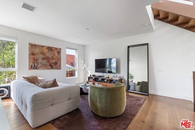 1902 W Liberty Court, Los Angeles, CA 90026