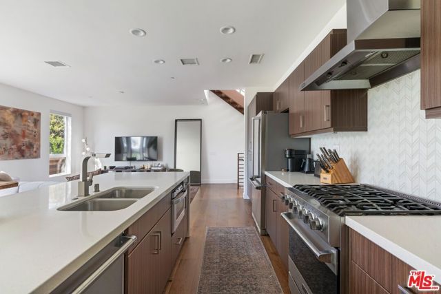 1902 W Liberty Court, Los Angeles, CA 90026