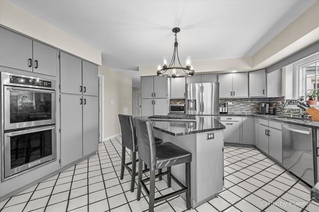 5N617 Forest Glen Lane, St. Charles, IL 60175