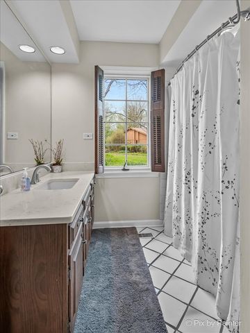 5N617 Forest Glen Lane, St. Charles, IL 60175