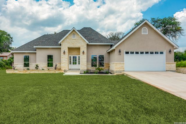 716 County Road 6847, Lytle, TX 78052