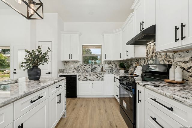 716 County Road 6847, Lytle, TX 78052