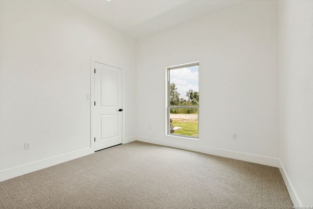 716 County Road 6847, Lytle, TX 78052