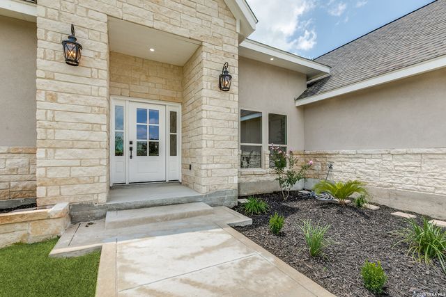 716 County Road 6847, Lytle, TX 78052