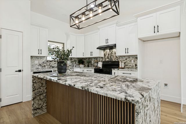 716 County Road 6847, Lytle, TX 78052