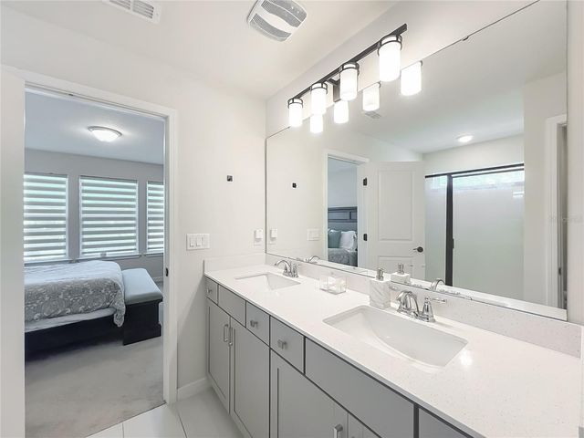 10976 LEAFSHORE LOOP, Orlando, FL 32829