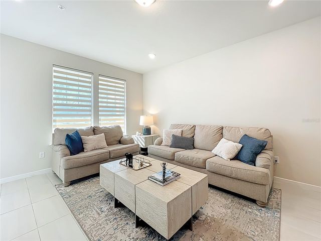 10976 LEAFSHORE LOOP, Orlando, FL 32829