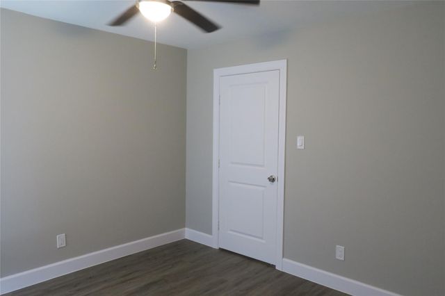 411 Cole Street, Webster, TX 77598