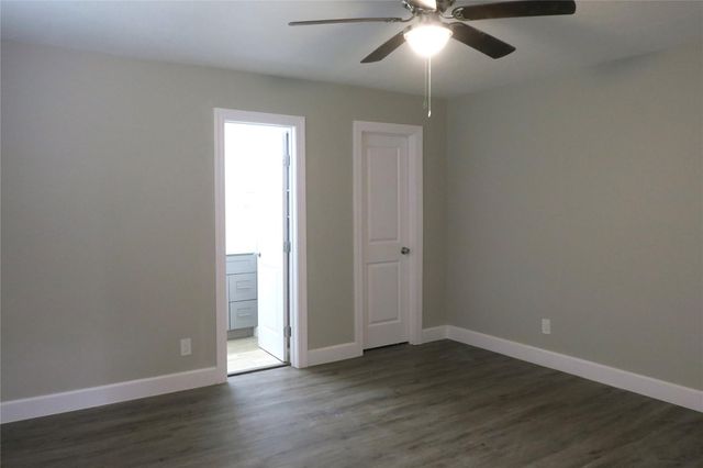 411 Cole Street, Webster, TX 77598