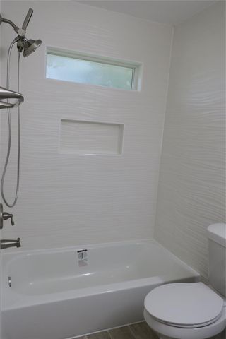 411 Cole Street, Webster, TX 77598