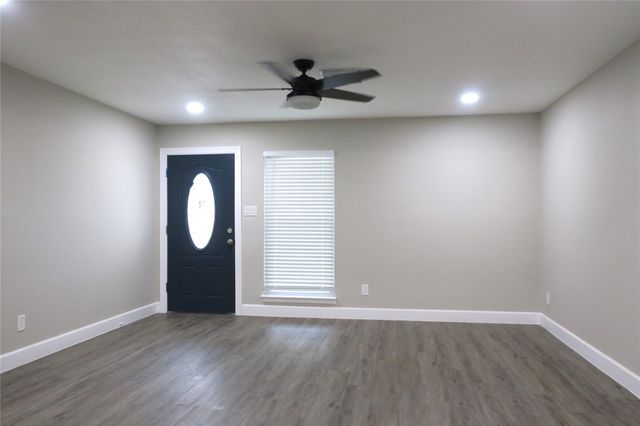 411 Cole Street, Webster, TX 77598