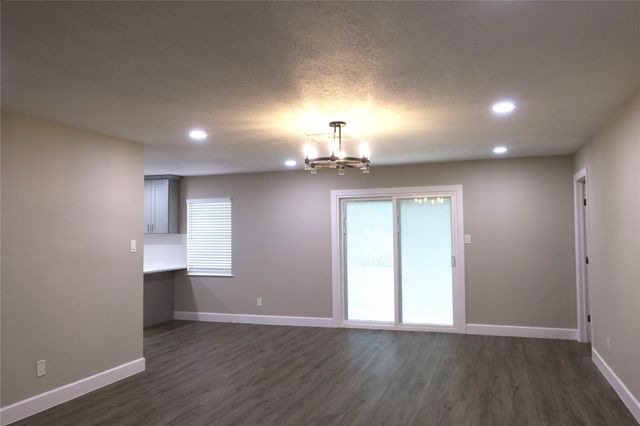 411 Cole Street, Webster, TX 77598