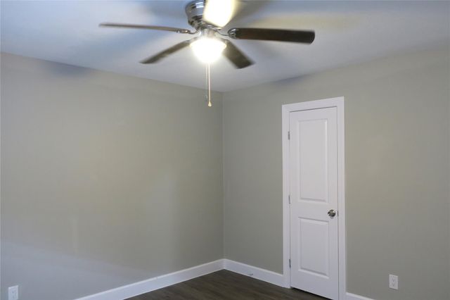 411 Cole Street, Webster, TX 77598