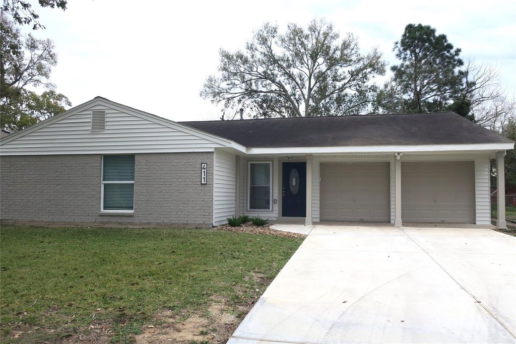 411 Cole Street, Webster, TX 77598