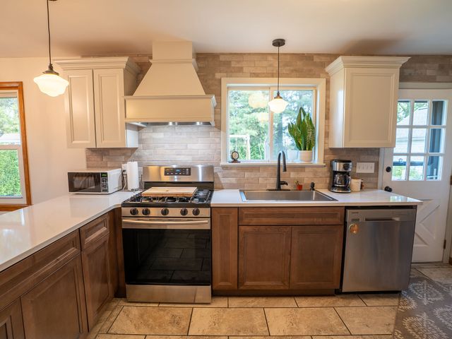 1704 W 40TH Street, Erie, PA 16509