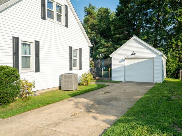1704 W 40TH Street, Erie, PA 16509